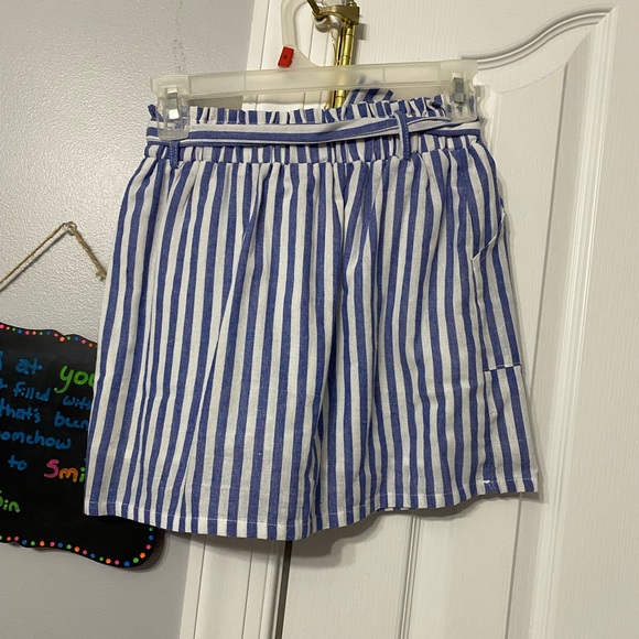 Two piece crop top and skirt combo - Picture 5 of 9